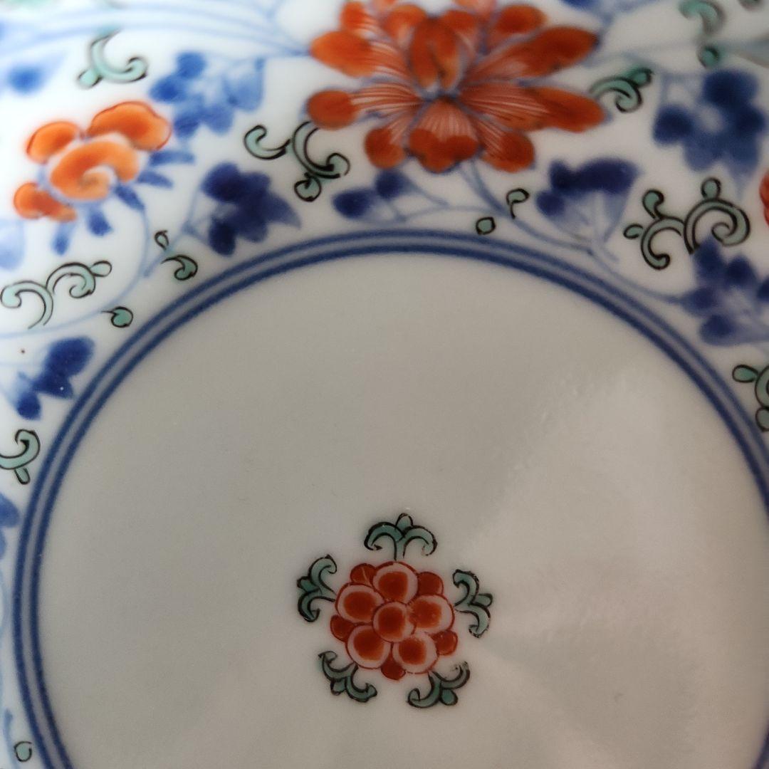 柿右衛門手の色絵花唐草文小皿