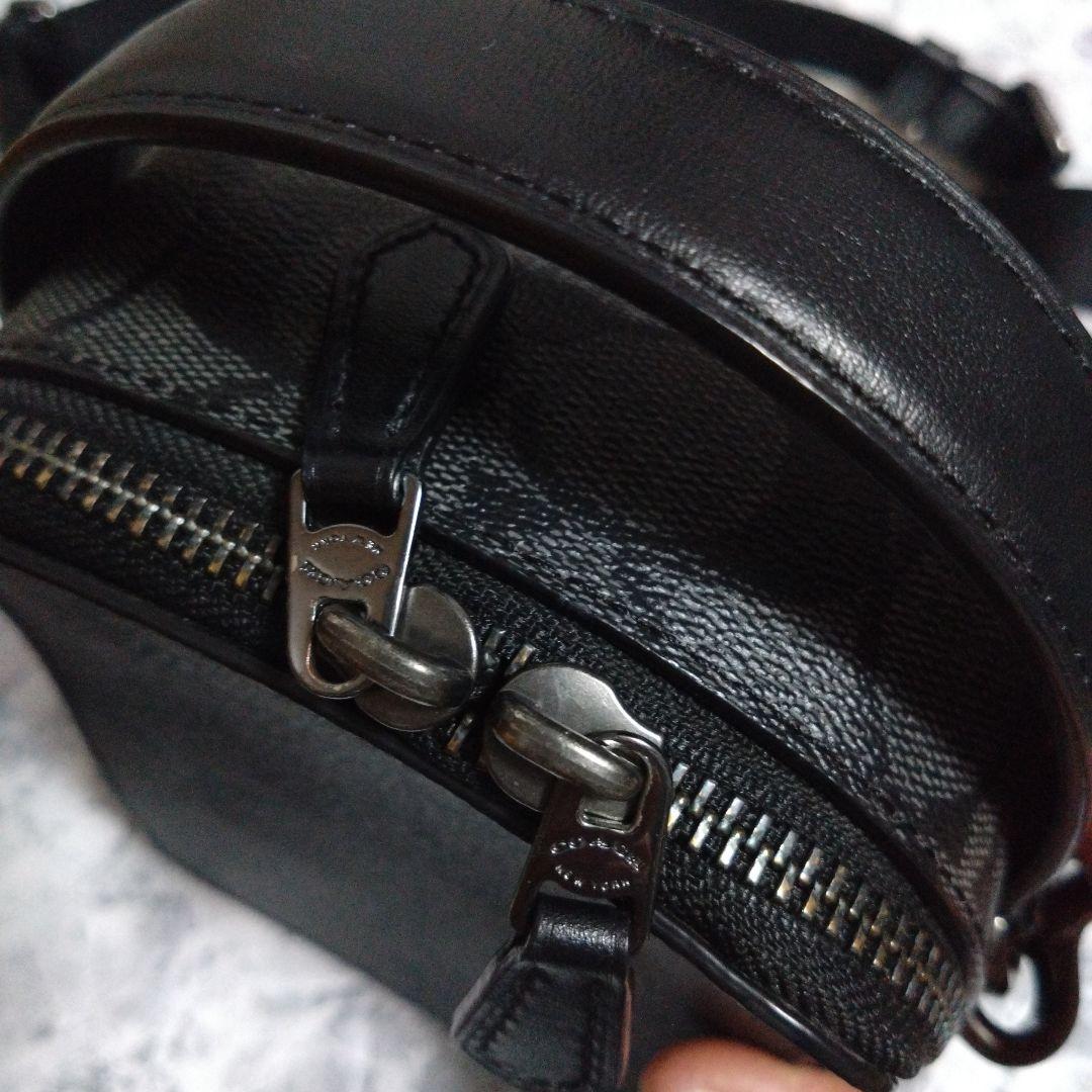 Coach ブラックレザー ボディーバッグ