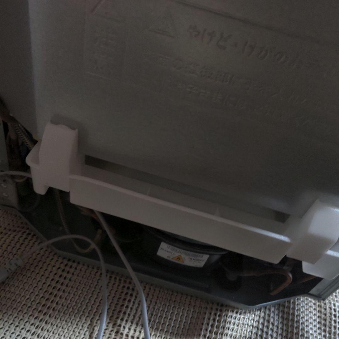 ホワイト冷蔵庫 シンプルデザイン