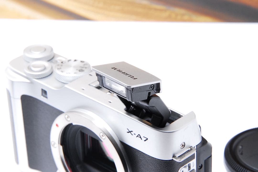 FUJIFILM X-A7 ボディ 3.5インチ 大型モニター Wi-Fi