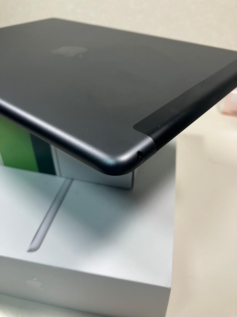 iPad 第8世代　32GB グレー　セルラー カバーガラス付