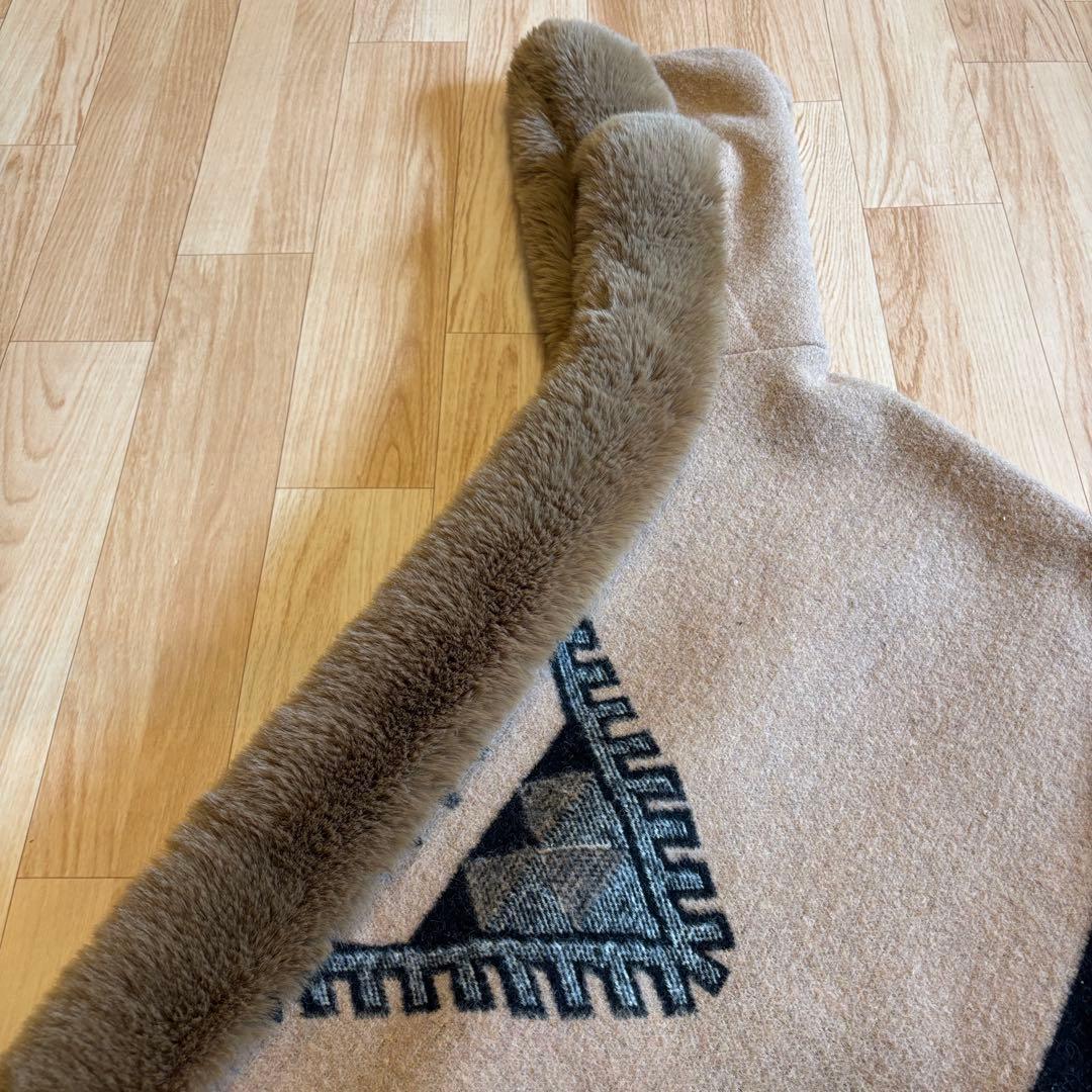 美品【極々暖かいファー付きフーディケープコート】毛布のように暖かいポンチョ