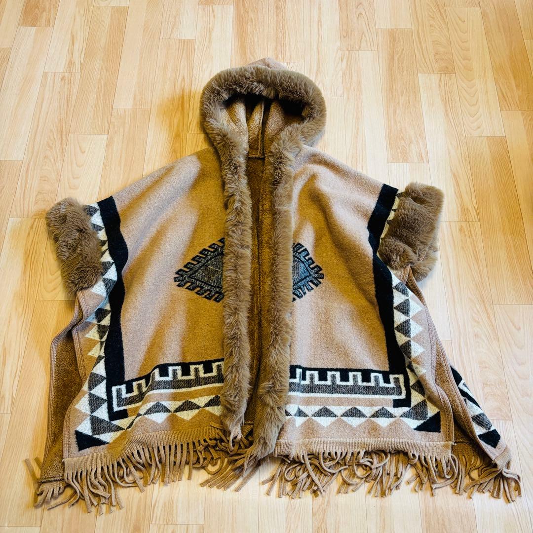 美品【極々暖かいファー付きフーディケープコート】毛布のように暖かいポンチョ
