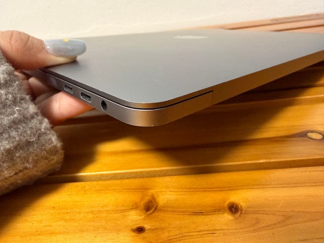 MacBook Pro 2016 13インチTouch Bar +ID ＊86