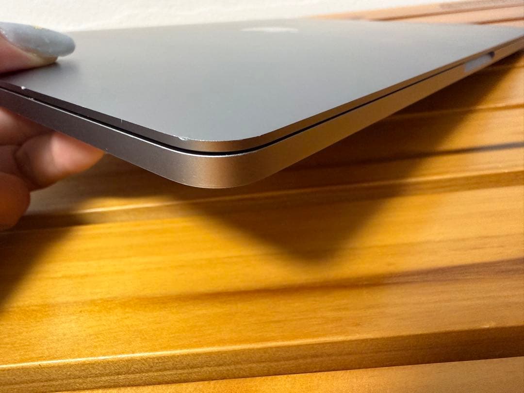 MacBook Pro 2016 13インチTouch Bar +ID ＊86