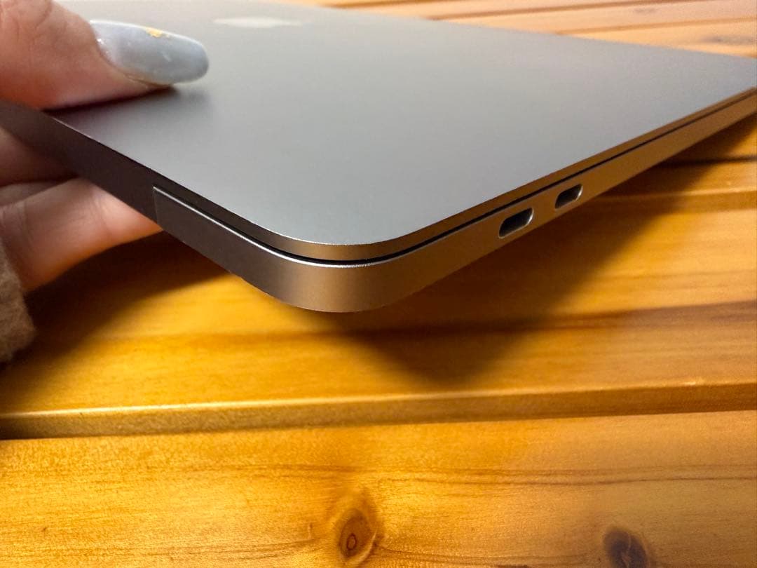 MacBook Pro 2016 13インチTouch Bar +ID ＊86