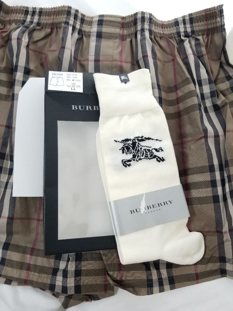 バーバリートランクス新品未使用メガベージュ茶 大サイズ新品ソックス付き26-28