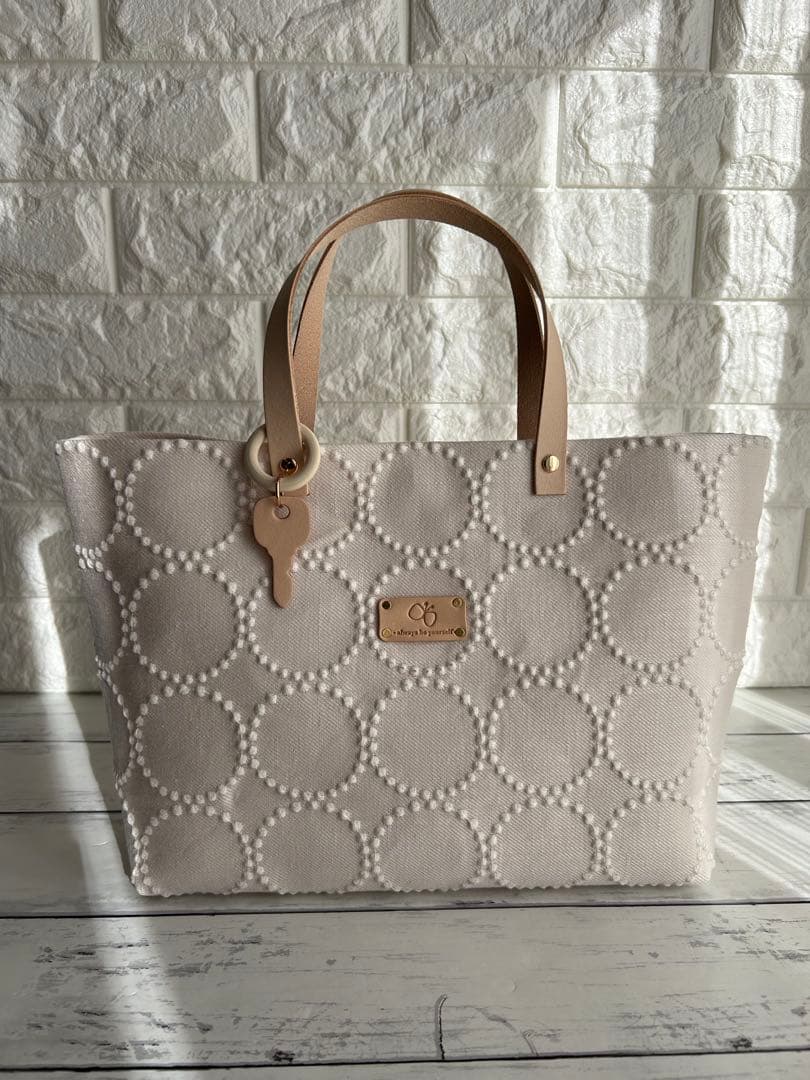 【1023】ミナペルホネンタンバリントートバッグ　ベージュ×ホワイト金具ゴールド