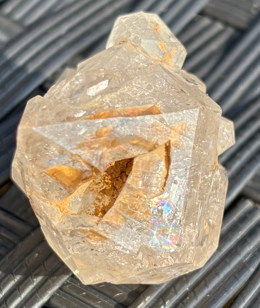 【天然石】虹入り　原石　天使の贈り物　骸骨水晶　エレスチャルクウォーツ①