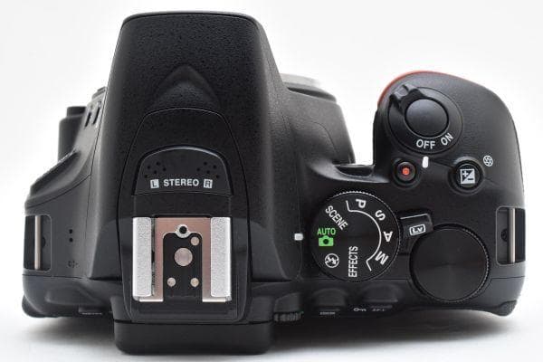 【美品】ニコン Nikon D5600 ボディ 《ショット数8961回》
