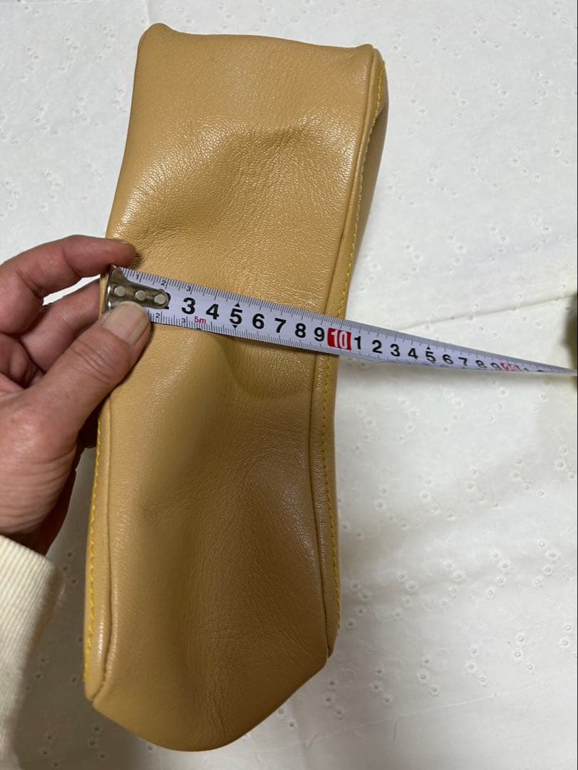 miu miu ベージュ レザー ショルダーバッグ