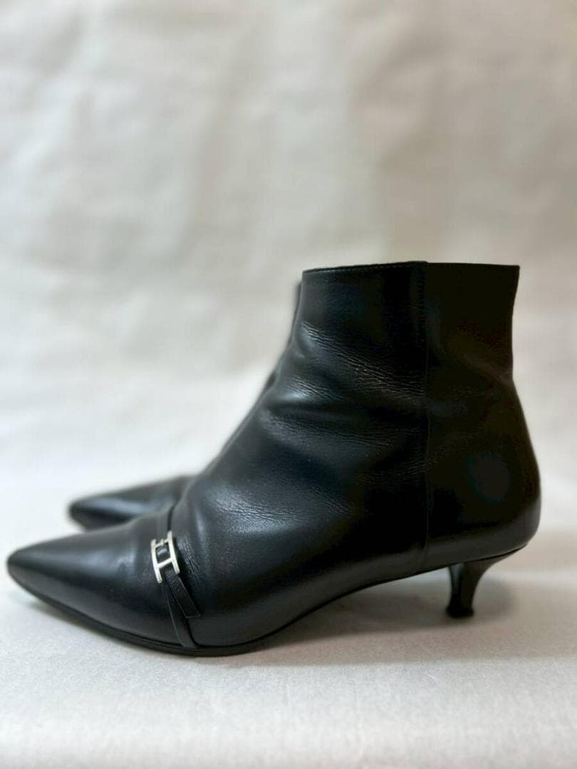 HERMES ブラックレザー ポインテッドトゥブーツ