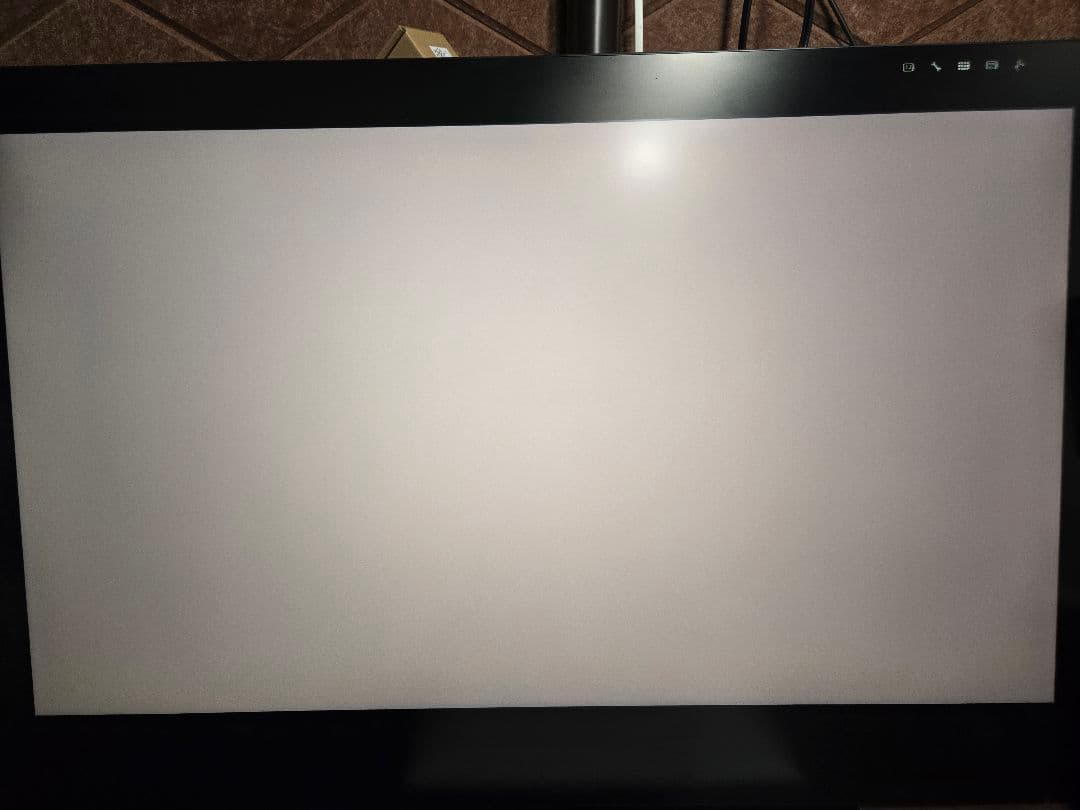 Wacom Cintiq Pro 32 VESAマウント付き