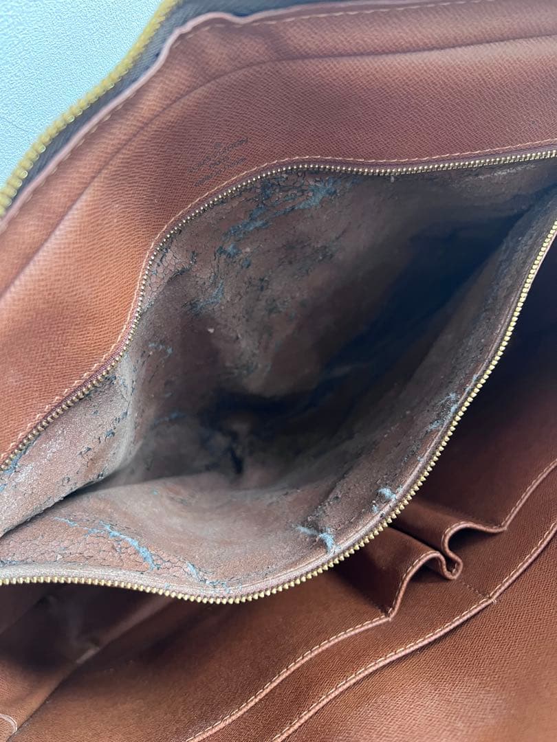 LOUIS VUITTON 「ポルトドキュマン・ヴォワヤージュ」