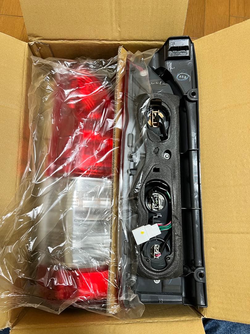 ハイエーステールランプ純正新車外し4型