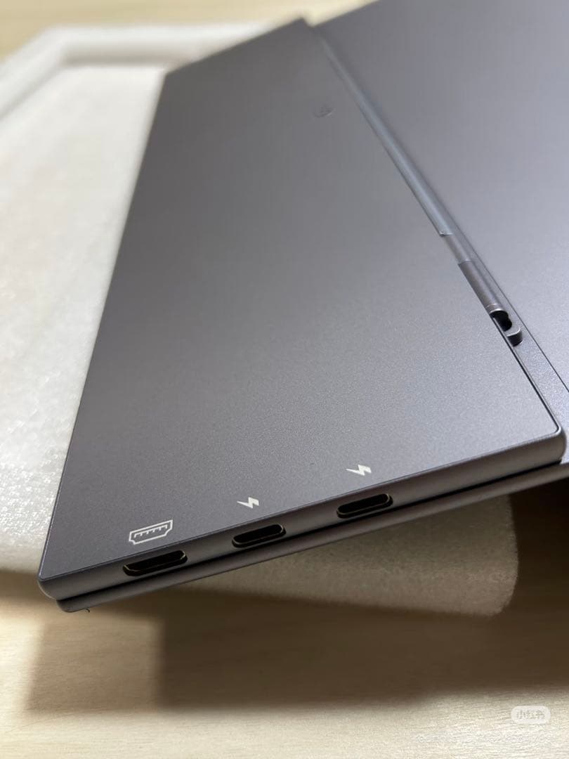 4K（3840×2160）解像度の OLEDディスプレイ です