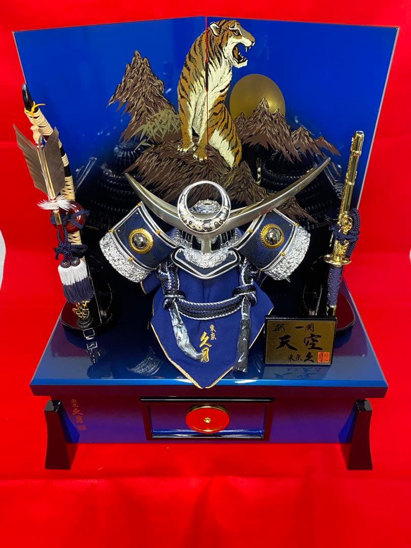 上杉謙信　東京久月　五月人形　家紋付き兜飾り収納セット・シルバー兜・天空シリーズ