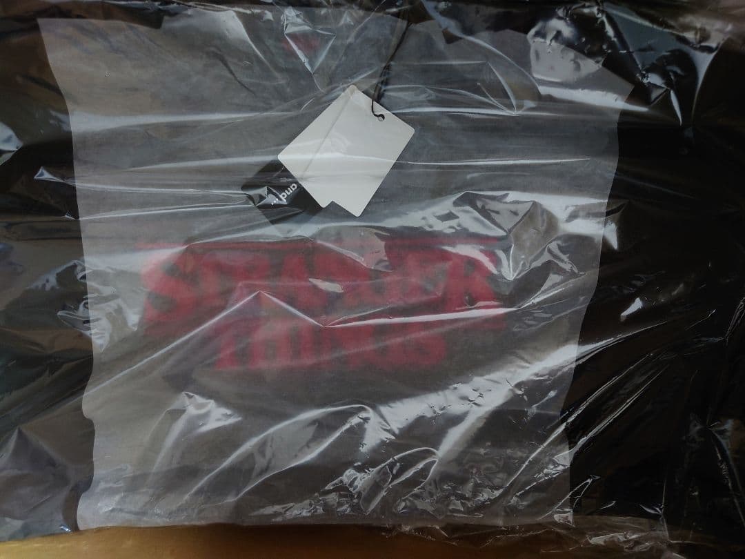 М　STRANGER THINGS スウェットプルオーバー チャコール