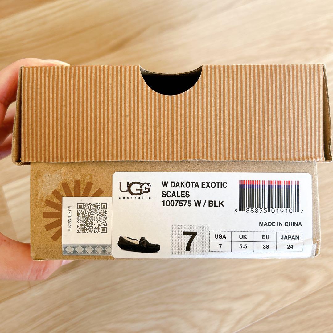【送料無料】UGG モカシン　ダコタ 24cm usサイズ7 黒 ブラック