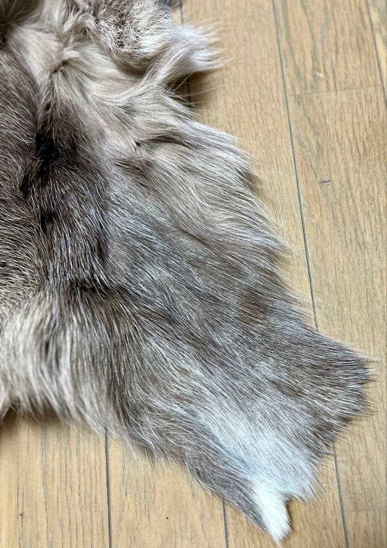 関西万博 北欧館【フィンランド製】高級トナカイの毛皮　ムートン、キャンプ、敷物