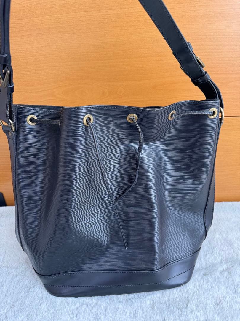 専用　ルイ・ヴィトン エピレザー バケットバッグ ブラック