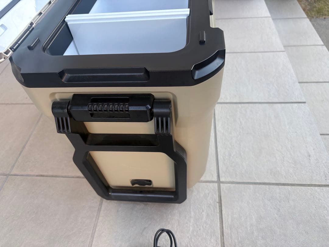 展示品　未使用　ハイコーキ　冷温庫 サンドベージュ UL18DBA(WMBZ)