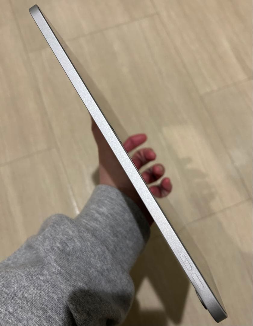 Apple iPad シルバー 本体　第10世代