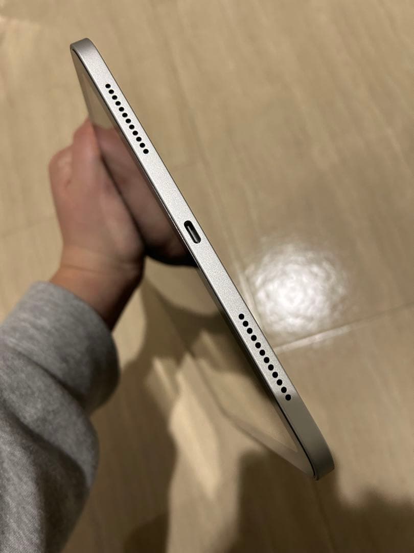 Apple iPad シルバー 本体　第10世代