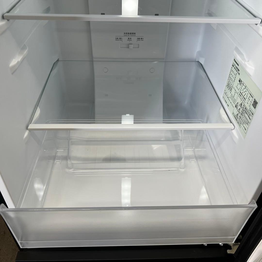 131⭕️【25年製】冷蔵庫　小型　パナソニック　美品　マット　黒　安い　設置無料