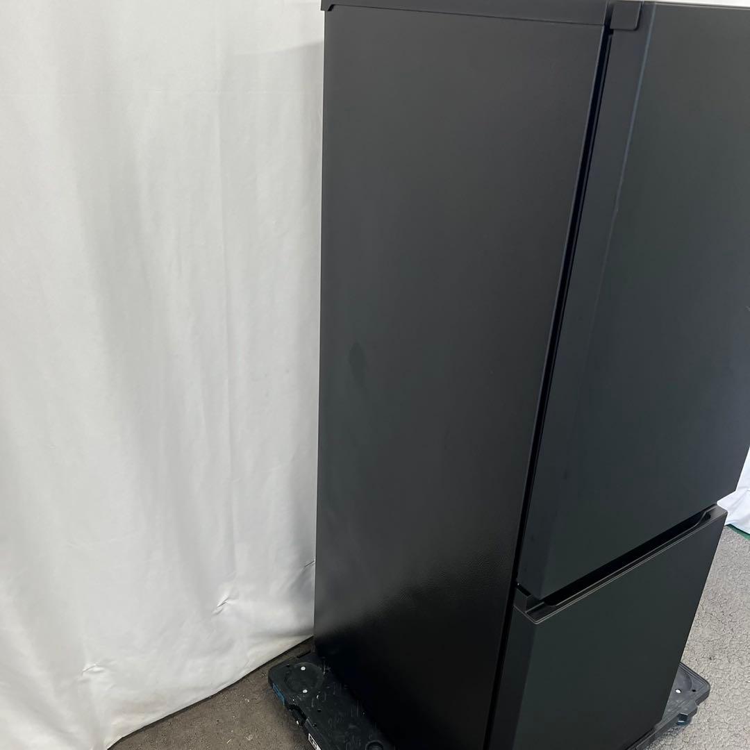 131⭕️【25年製】冷蔵庫　小型　パナソニック　美品　マット　黒　安い　設置無料