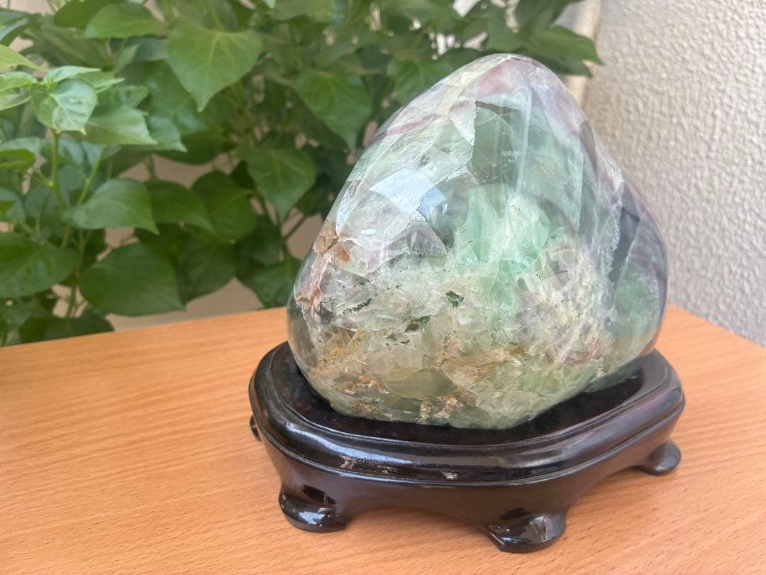 【フローライト全面磨き】紫と緑の芸術　蛍石 天然石 観賞石 台座付き