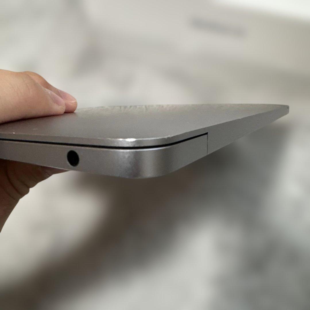 Apple MacBook Air 13インチ・Intel Core i5