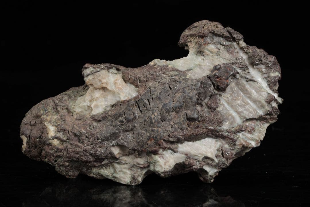 貴船石 蛙石 台座 箱付 642g カエル水石 鑑賞石 京石 天然石 飾石 美石