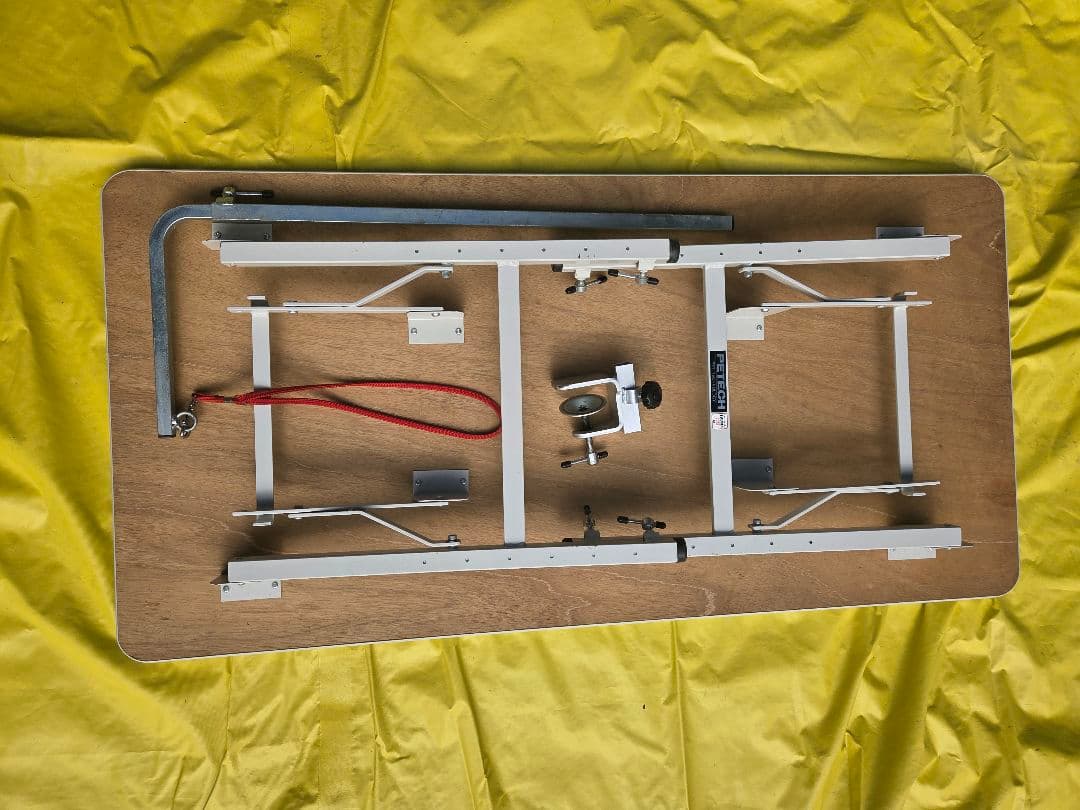 トリミングテーブル。ブランドはPETECHです。.