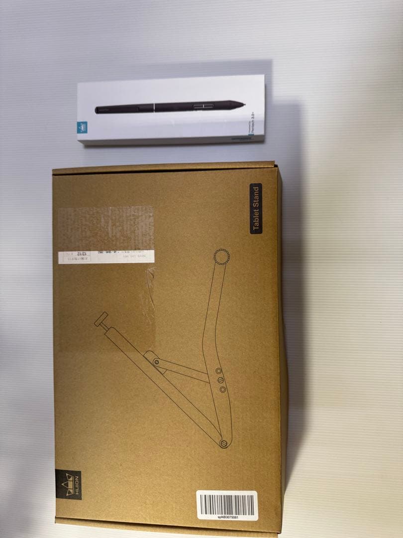 HUION Kamvas ＰＲＯ24（4K）液晶ペンタブレット本体 と付属品あり