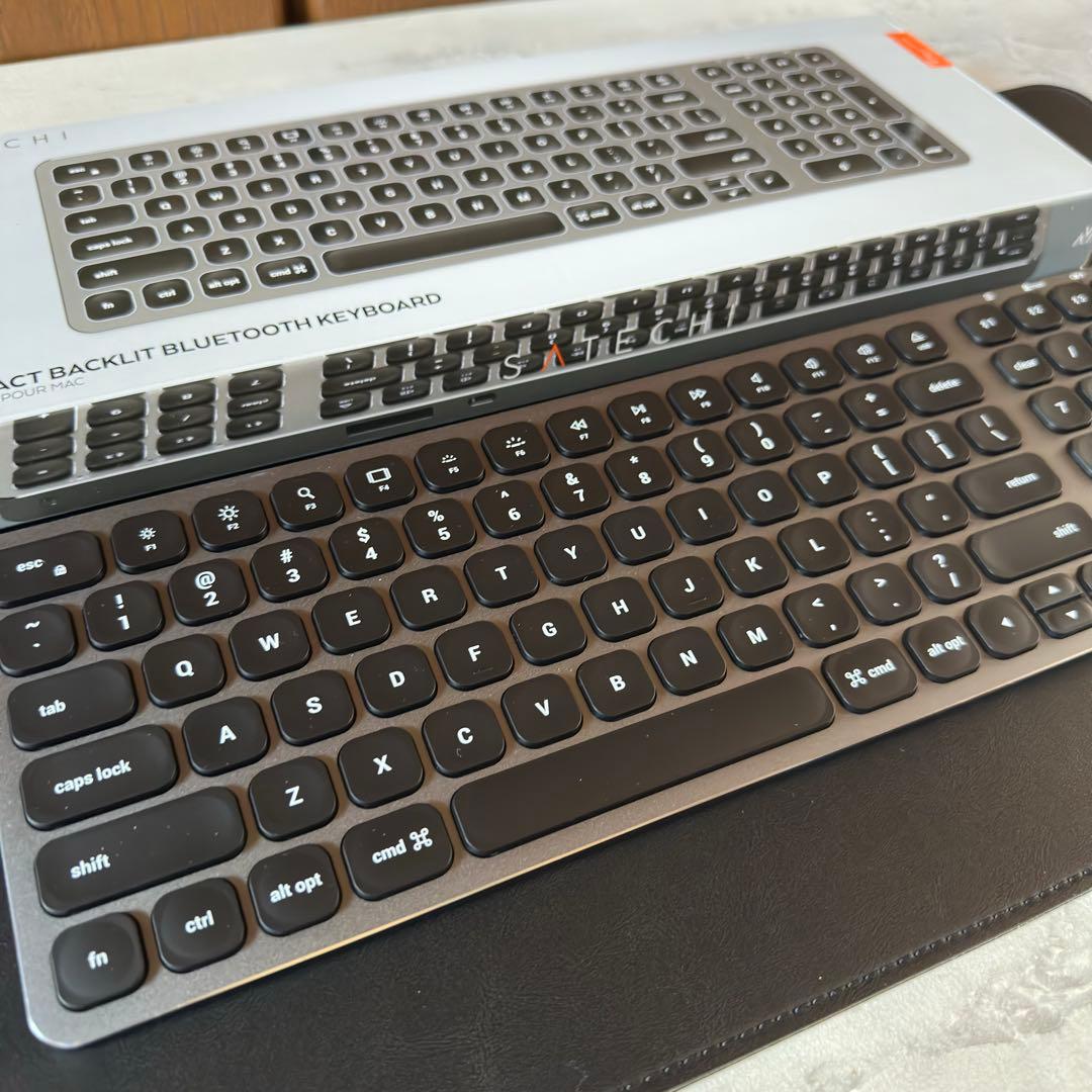 【新品同様】Satechi Bluetoothキーボード& デスクマット