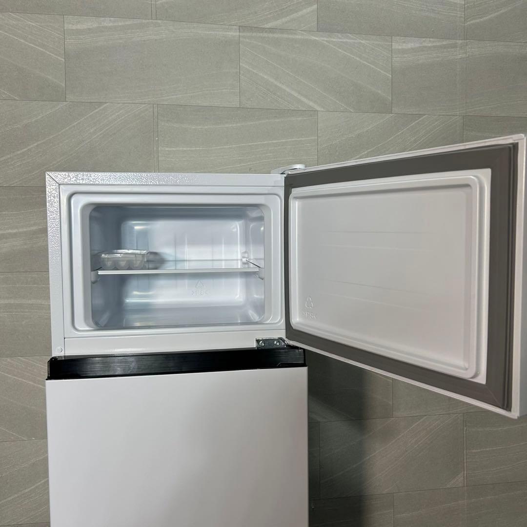 Hisense 冷蔵庫 HR-B12HW 120L 右開き 2ドア d3887