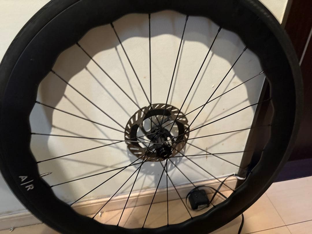 AIR カーボンホイール 700Cディスクブレーキ タイヤ付きスターラチェット