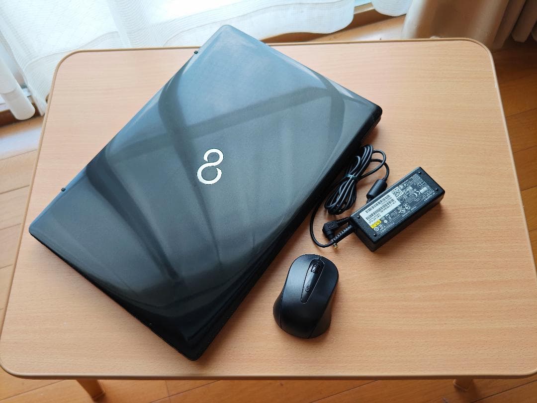 Fujitsuノートパソコン　黒