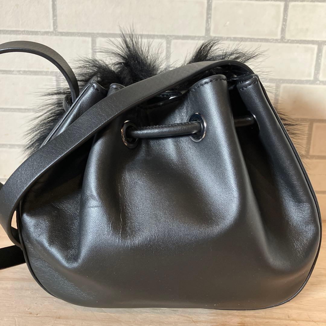 ❤️超美品❤️Theory 羊革　レザー　リアルファー 付きショルダーバック