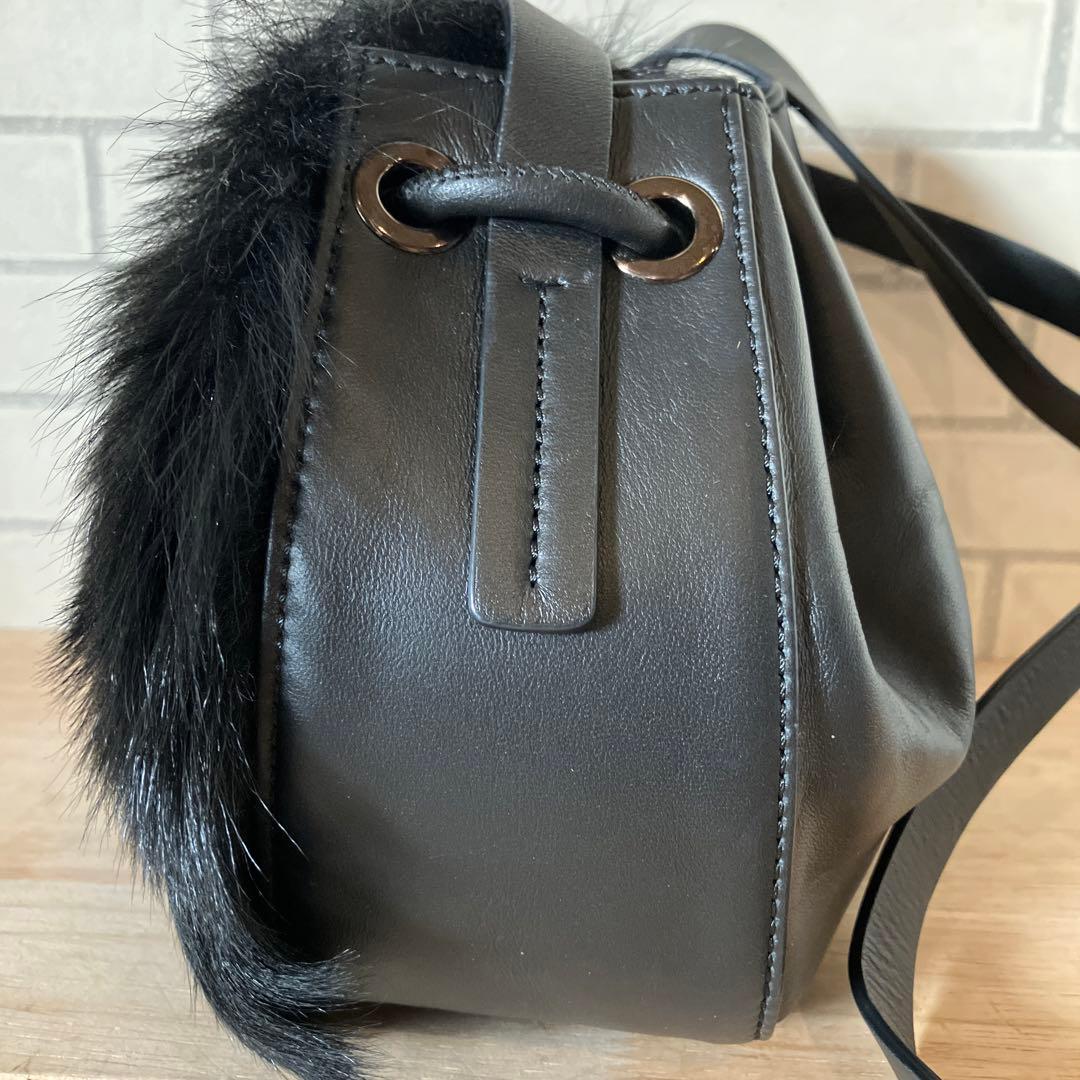❤️超美品❤️Theory 羊革　レザー　リアルファー 付きショルダーバック