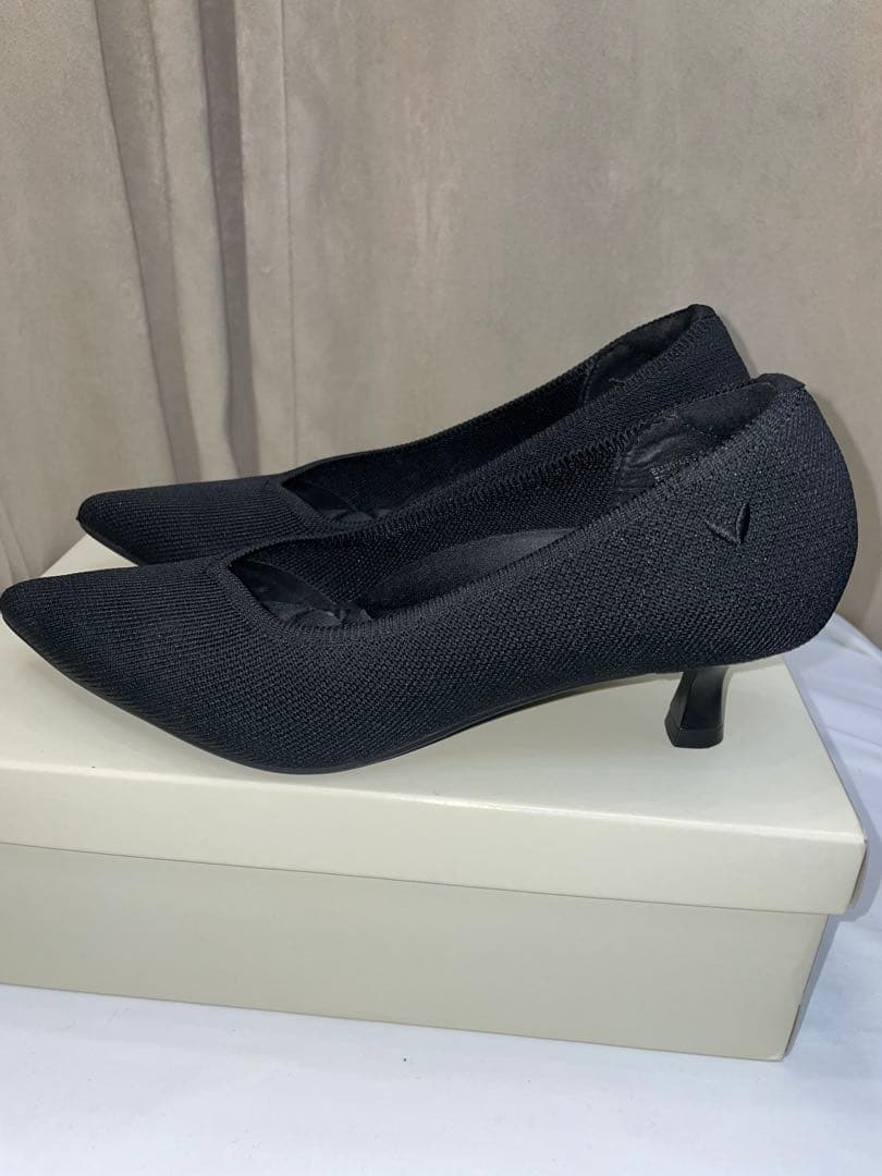 VIVAIA 36 ポインテッドトゥ Ｖカット パンプス