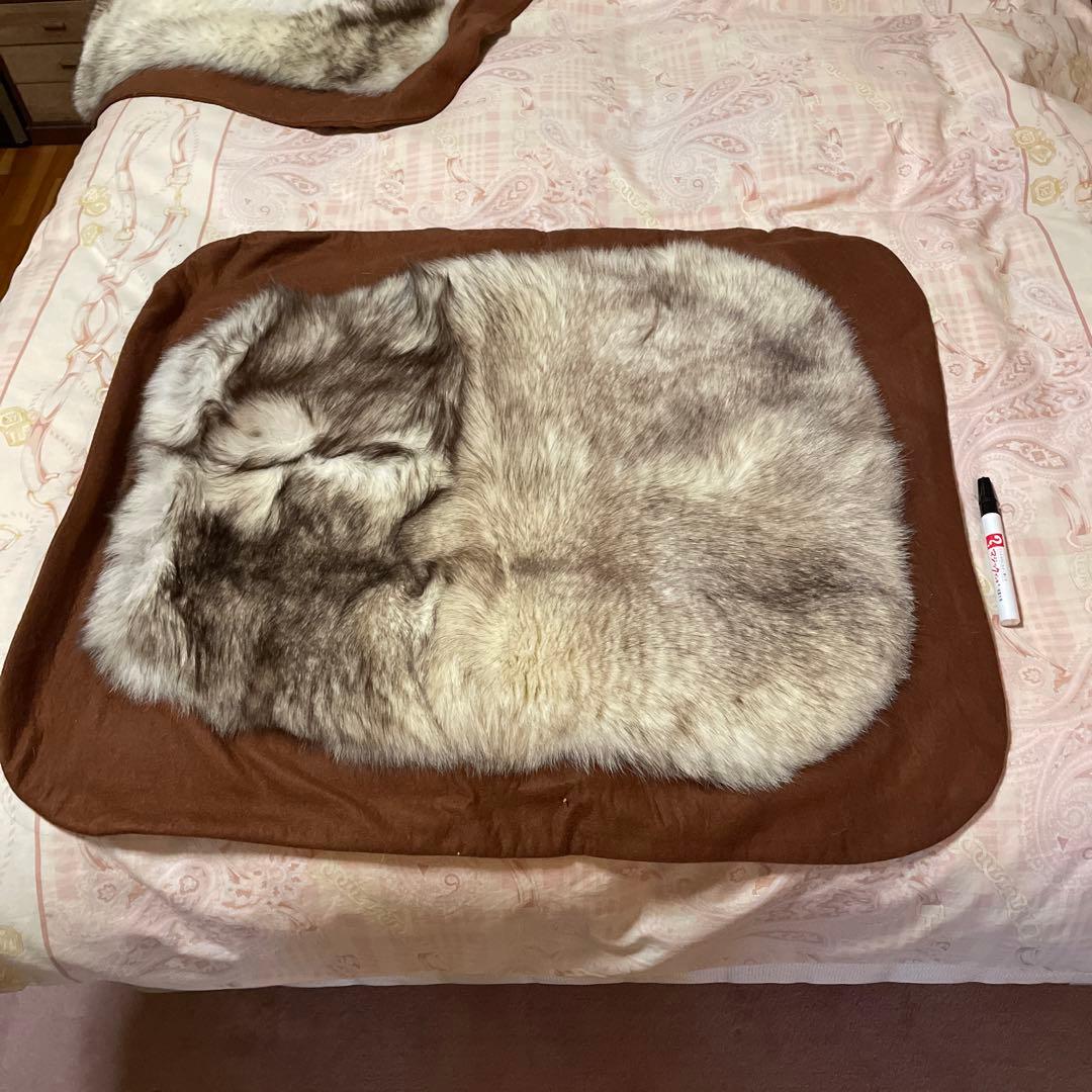 座布団　マット ラグ 毛皮　クッション　シルバーフォックス　高級　2枚セット