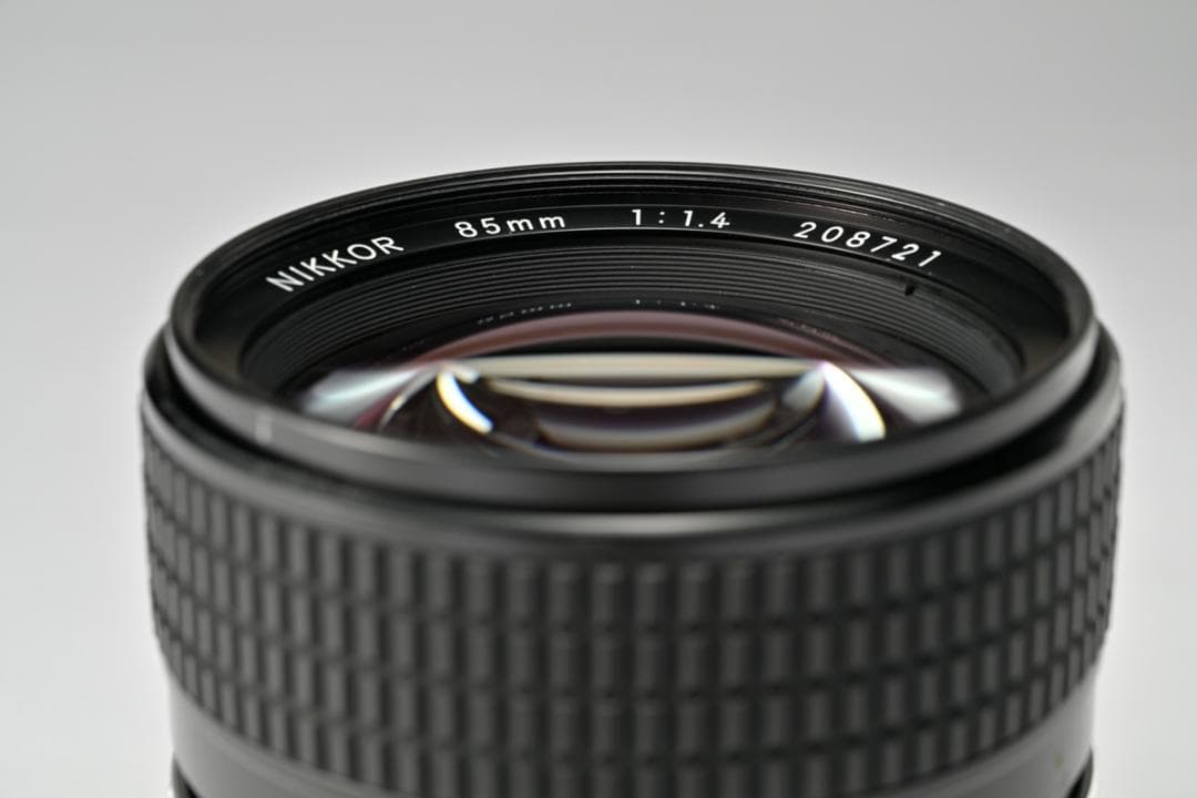 Nikon ニコン Ai-s NIKKOR 85mm F1.4 フード付き