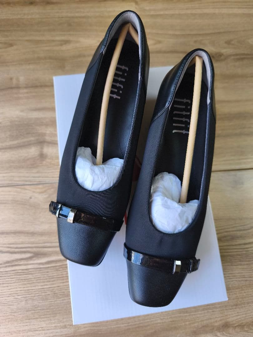 値下げ中/fitfit フラットシューズ 黒 ビジュー付き