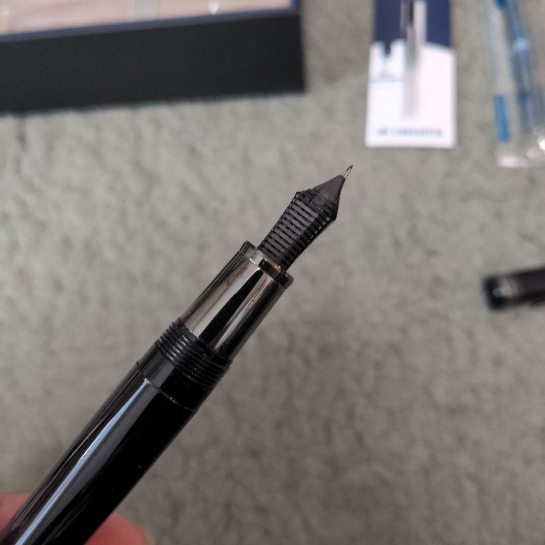 セーラー万年筆 プロフィットブラックラスター極細 EF 付属品、カートリッジ付き