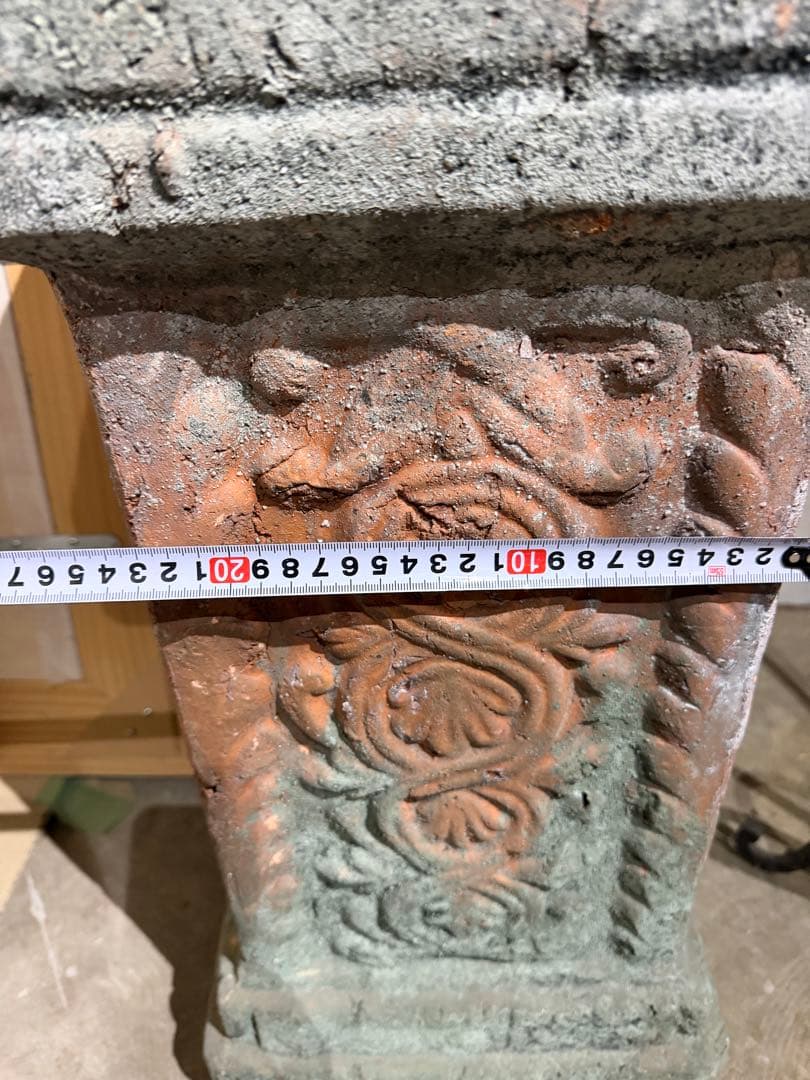 装飾が素敵な大きなアンティーク風プランター