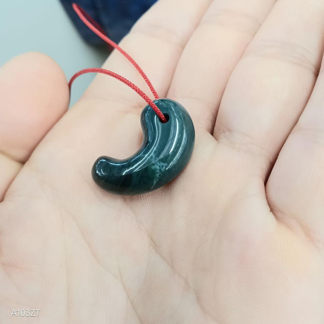 出雲石 勾玉
