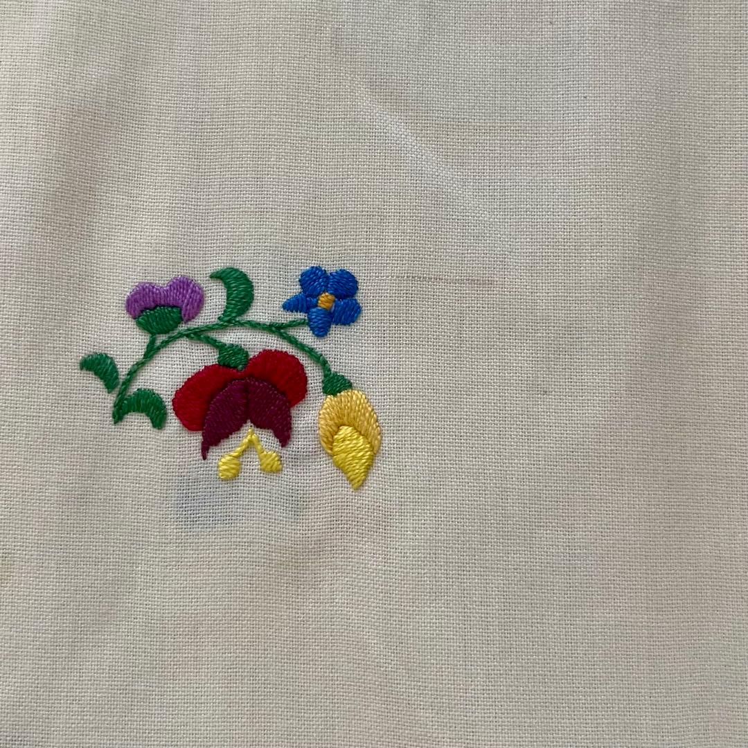 ハンガリー蚤の市購入ヴィンテージカロチャ刺繍カーテン2枚