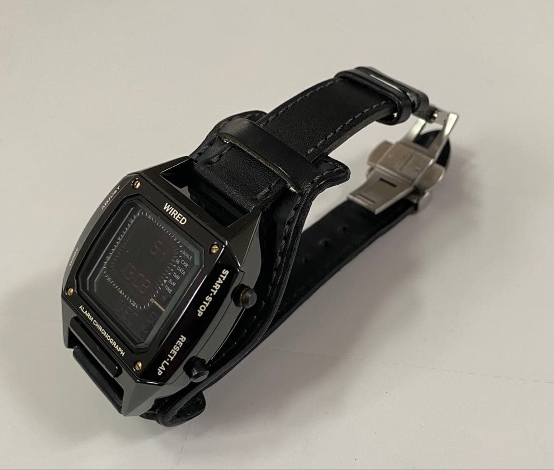 黒x黒　デジボーグ復刻　セイコーWIREDソリディティ　ステンレスベルト